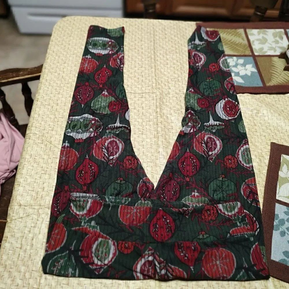 LuLaRoe Dark Green With Ornaments Leggings Women's Tall And Curvy